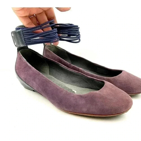 Tsubo Gylda Women's Ankle Strap Wedges Purple Navy Suede Shoes Sz 7 Flats - Picture 1 of 9